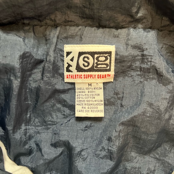 Vintage Windbreaker Size Medium - Picture 3 of 4